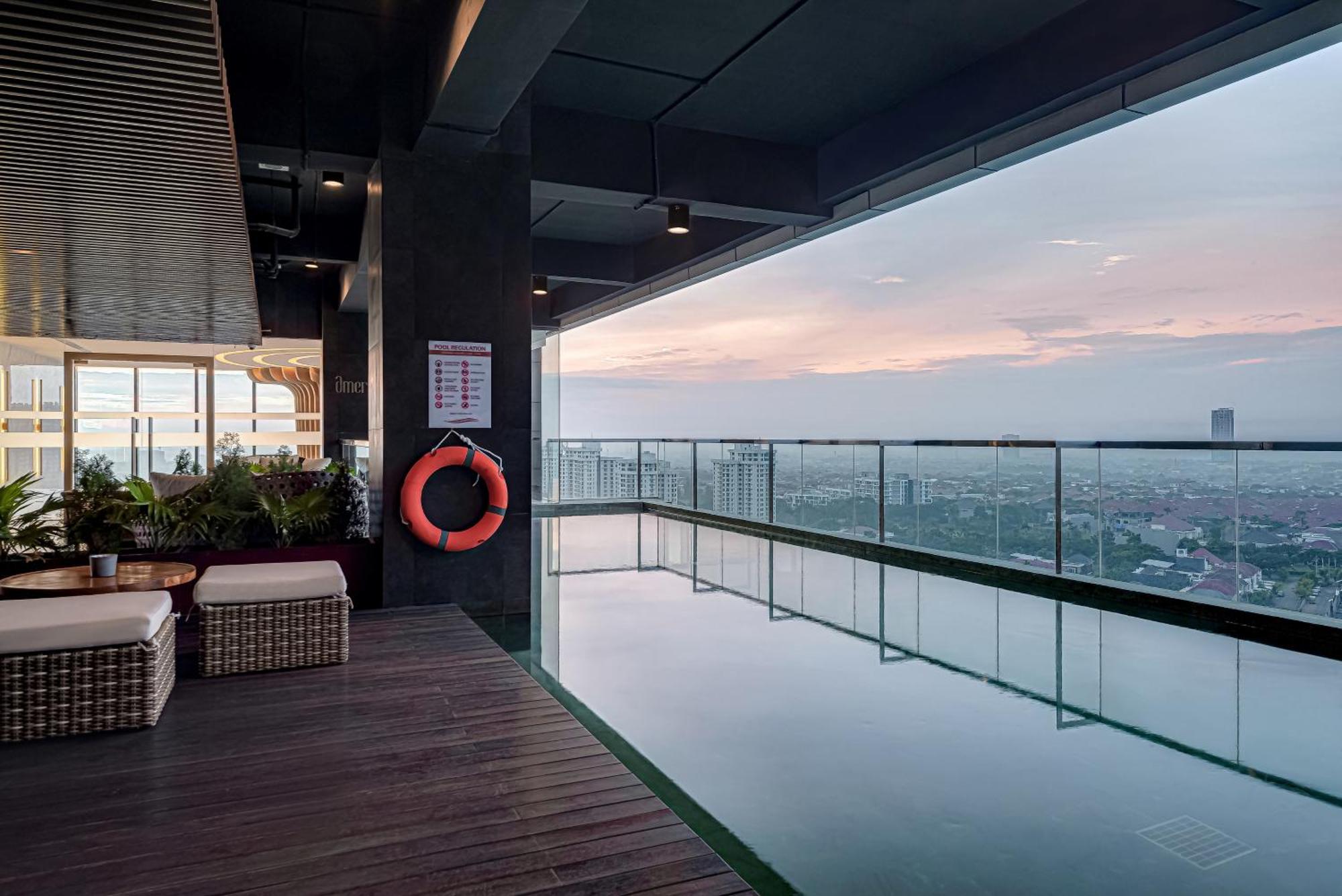 Whiz Luxe Hotel Spazio Сурабая Экстерьер фото
