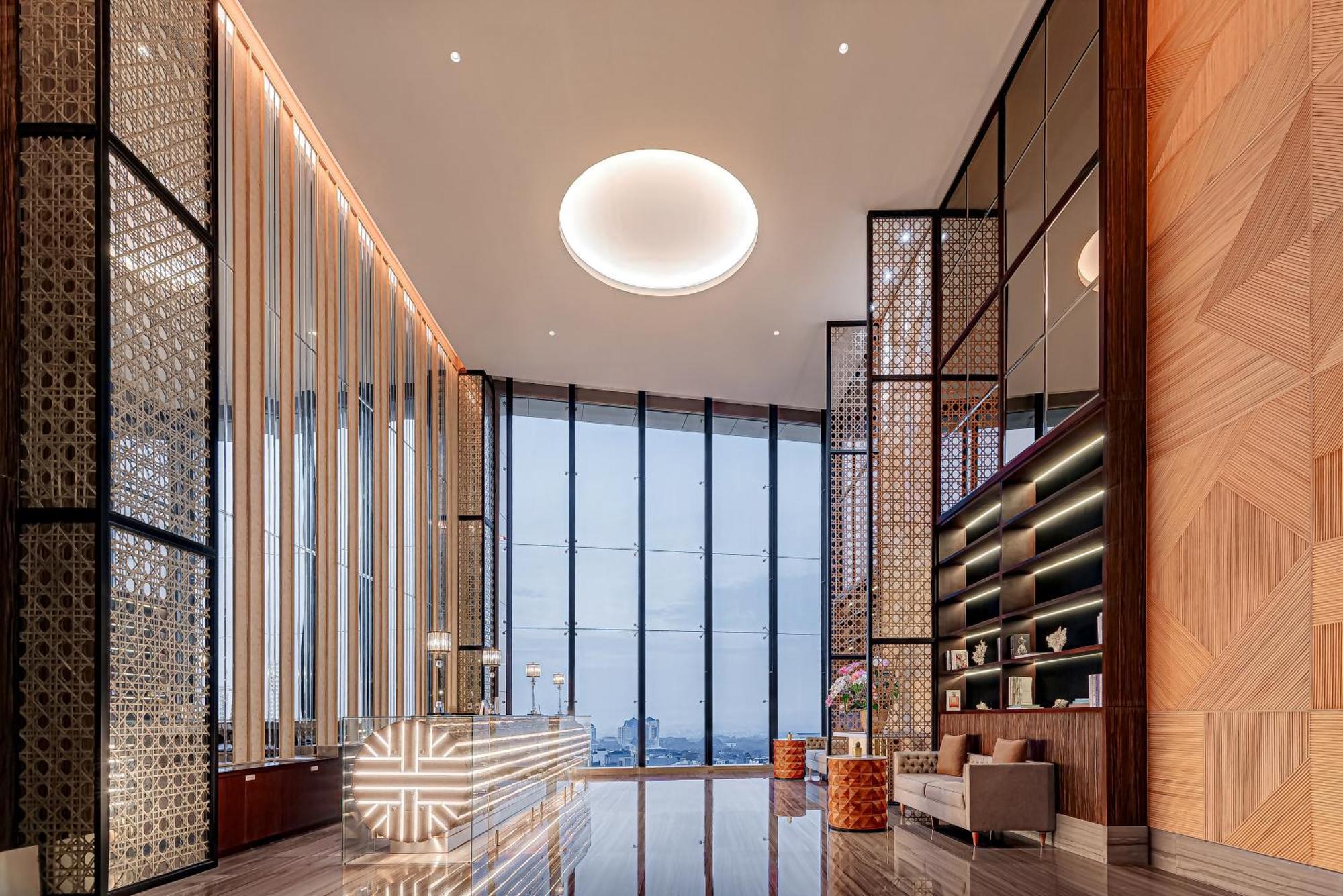 Whiz Luxe Hotel Spazio Сурабая Экстерьер фото