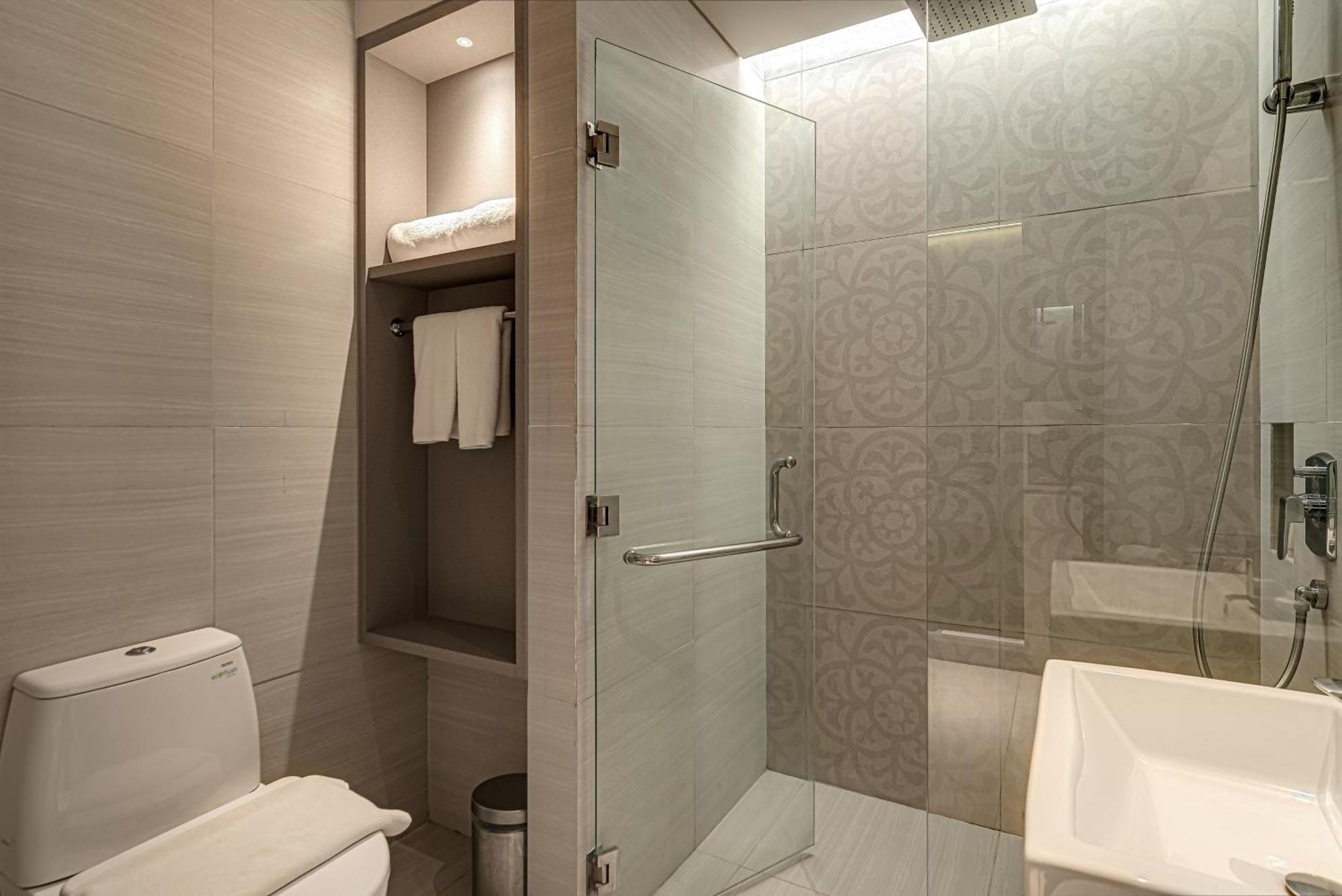 Whiz Luxe Hotel Spazio Сурабая Экстерьер фото