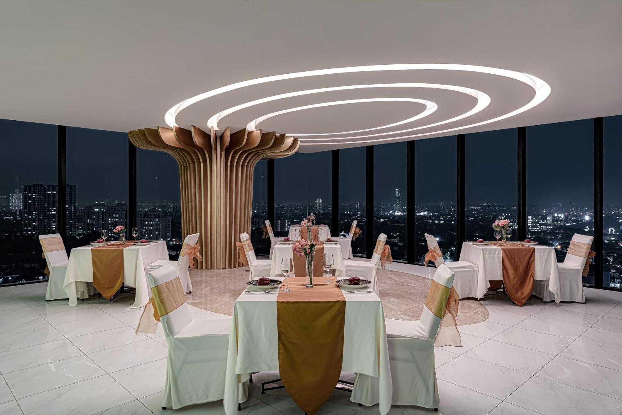 Whiz Luxe Hotel Spazio Сурабая Экстерьер фото