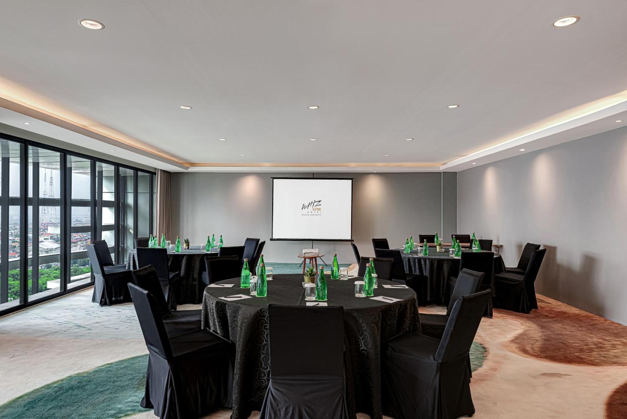 Whiz Luxe Hotel Spazio Сурабая Экстерьер фото